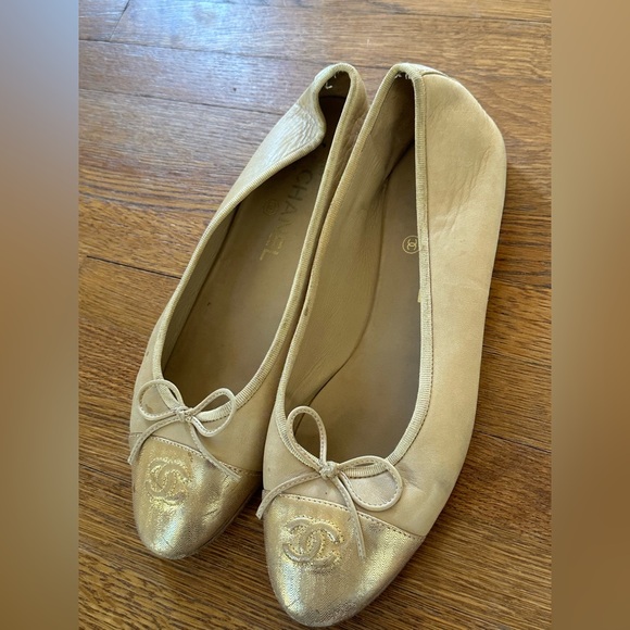 **AUTHENTIC** Chanel Ballet flats in gold - Picture 2 of 11